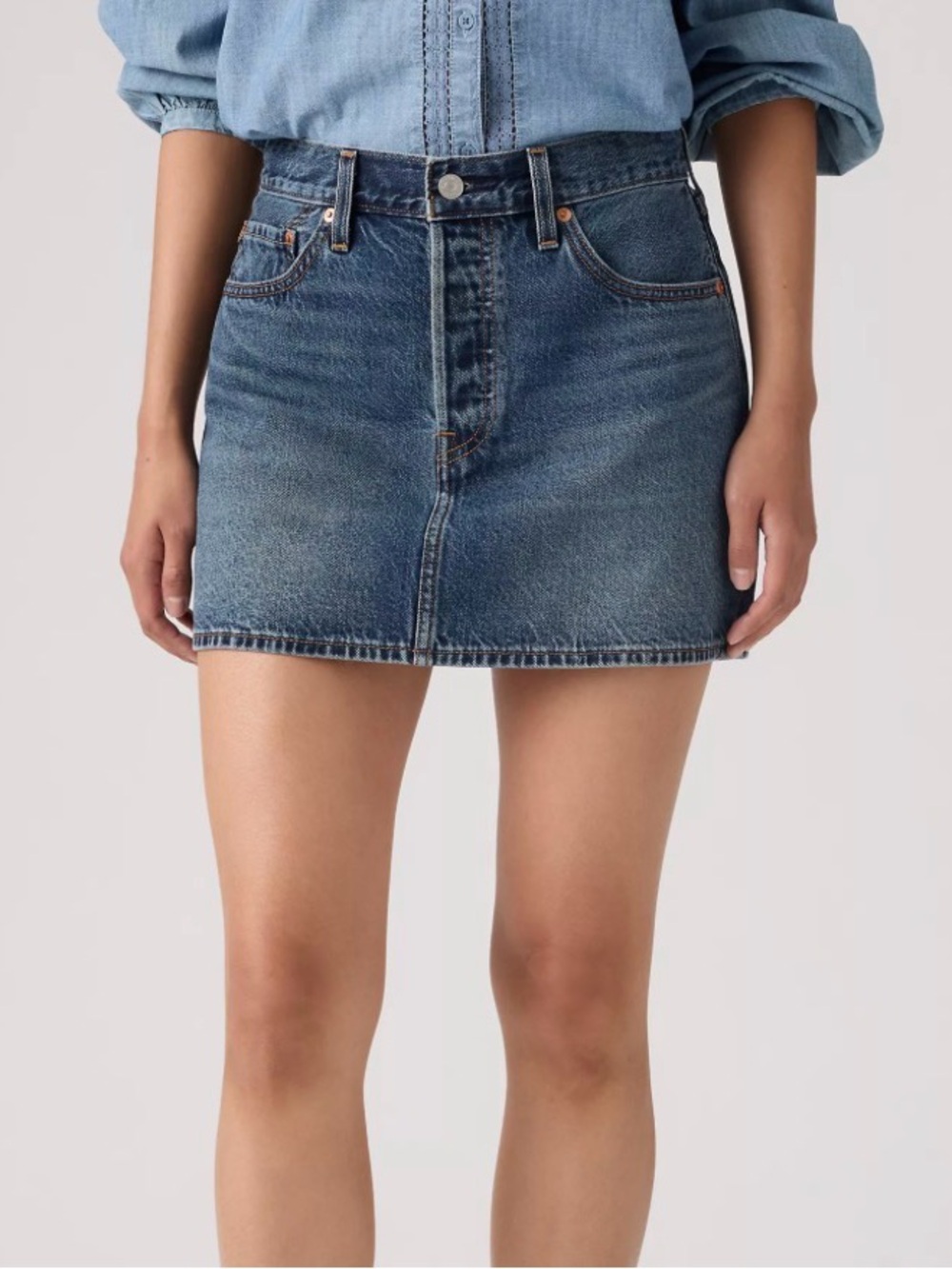 NWOT! Levi's Icon Denim Mini Skirt Jean Dark Medium Classic Wash sz 30 - Picture 2 of 9